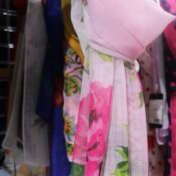 легкий шарф в с цветочным принтом
